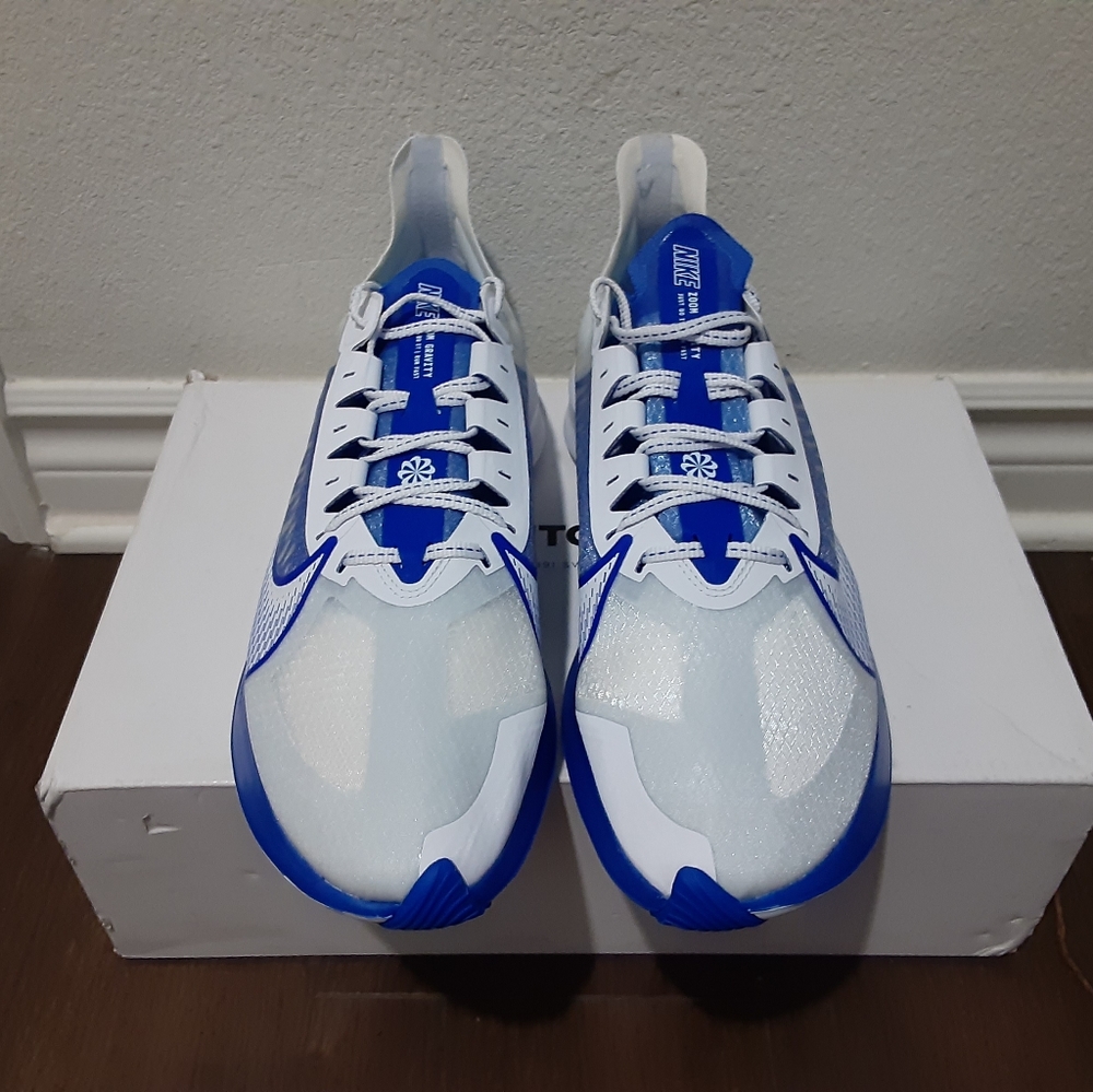 Nike - Picture 2 of 4